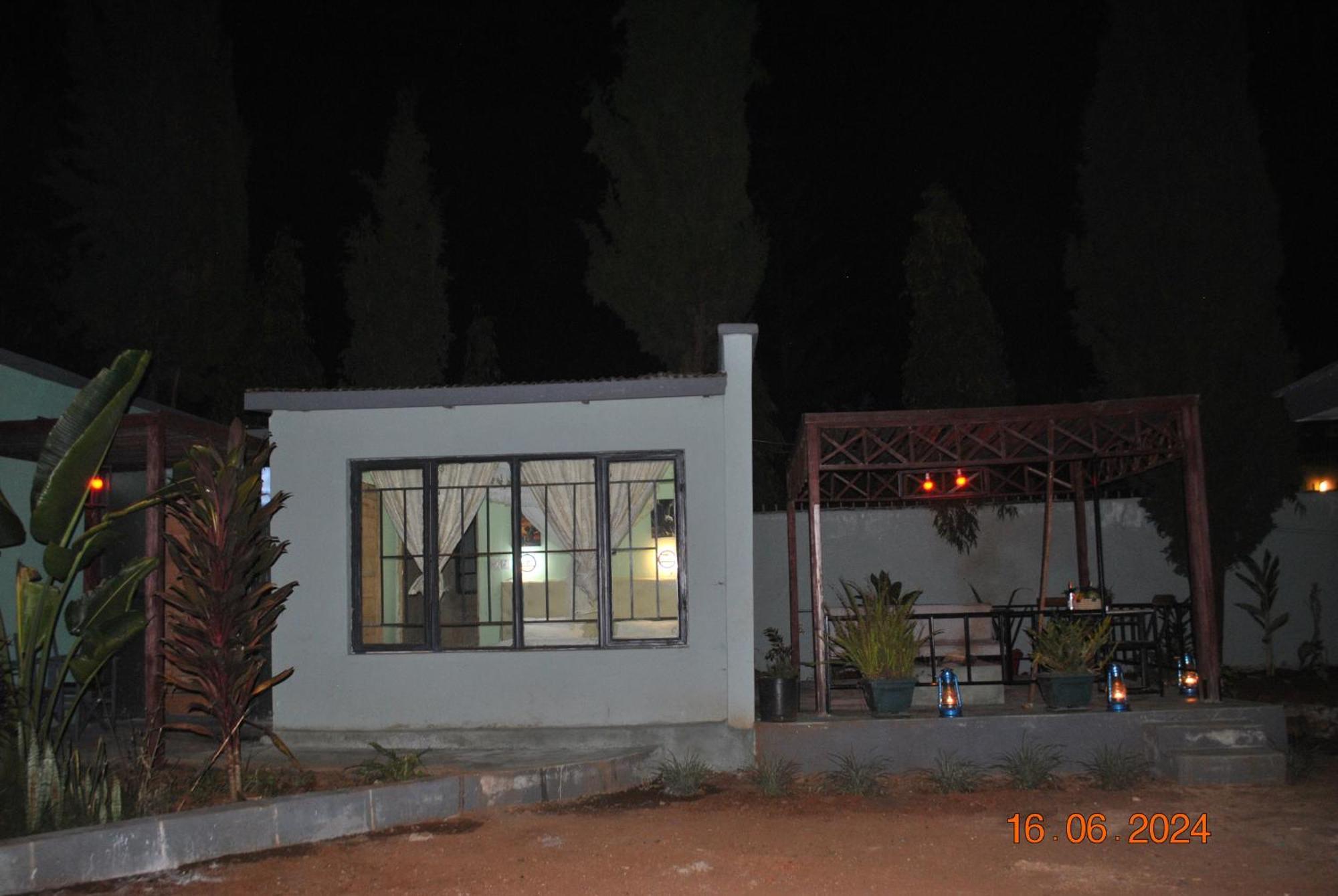 Ngorongoro Villa And Restaurant Карату Екстер'єр фото