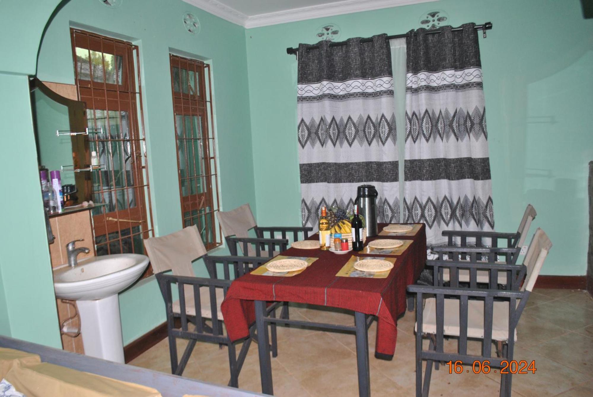 Ngorongoro Villa And Restaurant Карату Екстер'єр фото